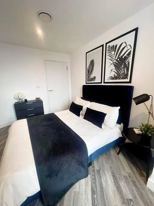 Opulent 3 -Bedroom Penthouse With Stunning Views Newcastle Upon Tyne 0*,