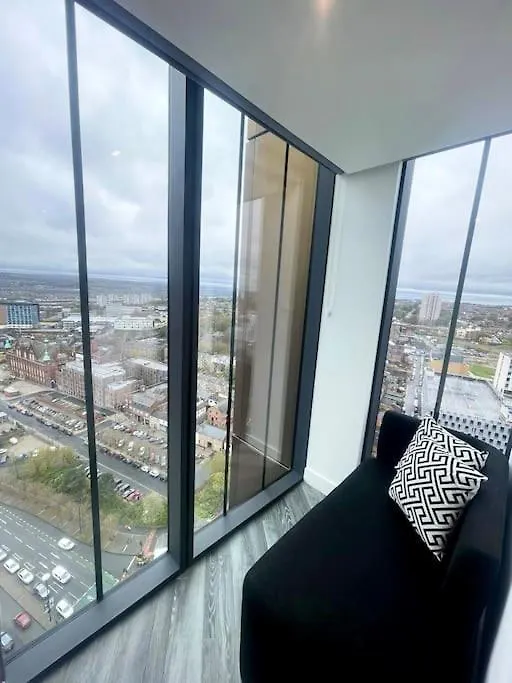 Opulent 3 -Bedroom Penthouse With Stunning Views Newcastle Upon Tyne